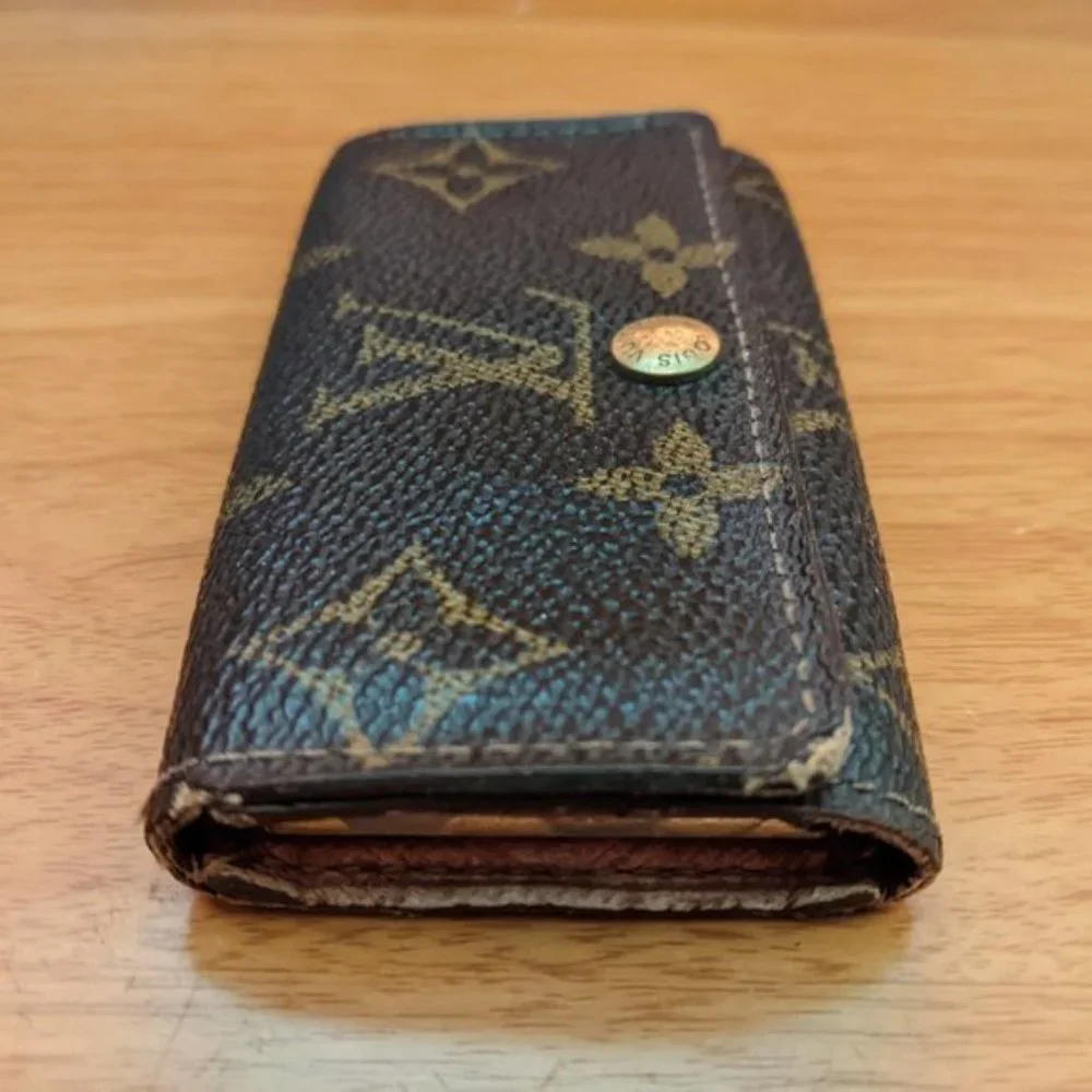 Louis Vuitton Monogram Key Holder/Wallet #1500💥PRICE DROP💥